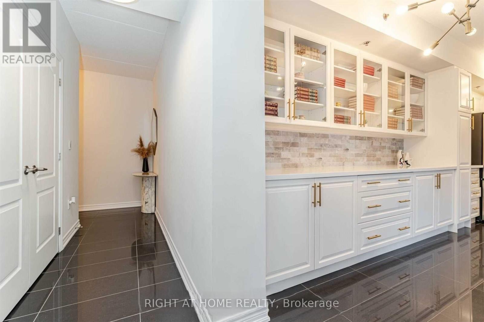 512 - 1421 Costigan Road, Milton, Ontario  L9T 0Y7 - Photo 3 - W12462563