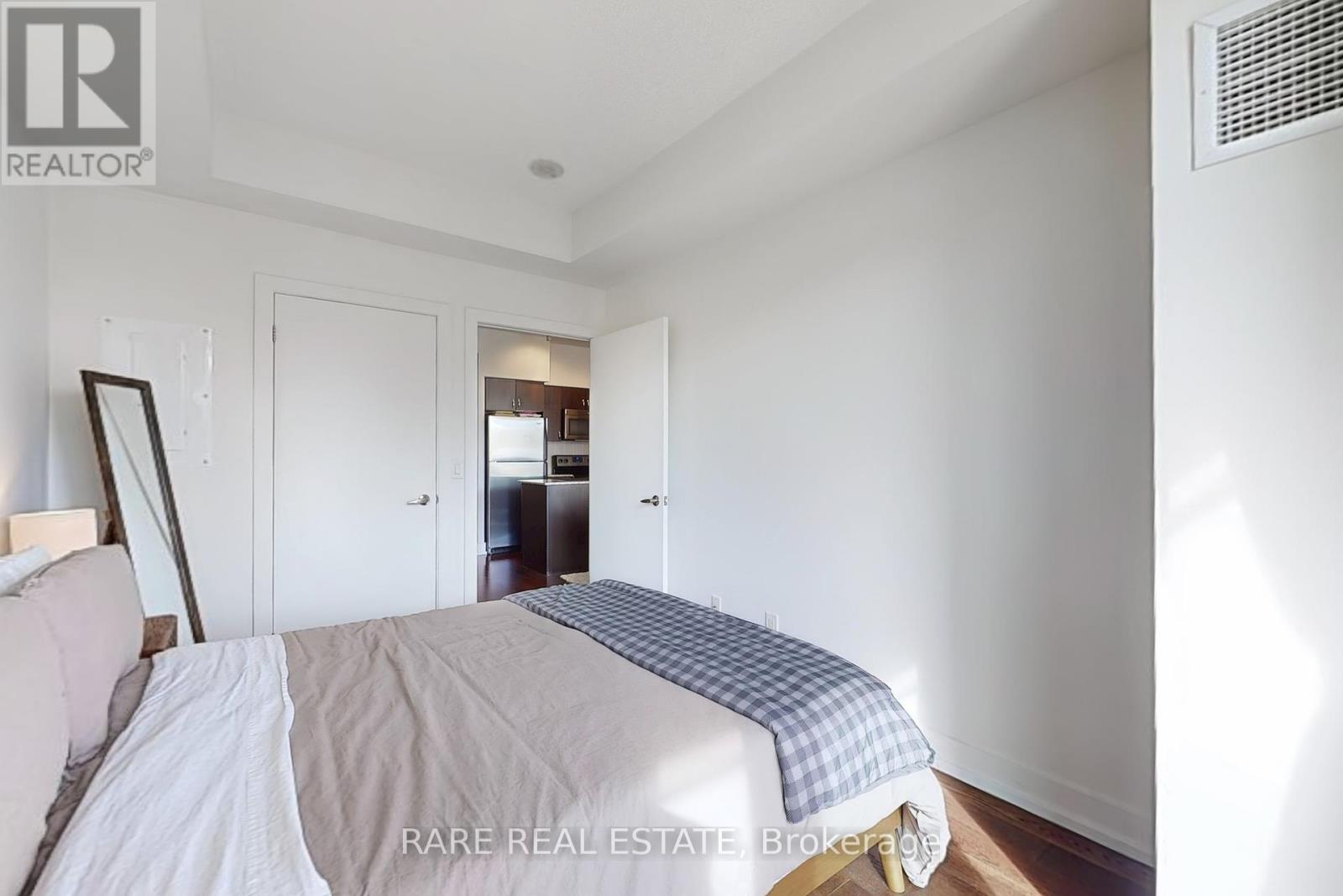 402 - 1638 Bloor Street W, Toronto, Ontario  M6P 0A6 - Photo 18 - W12462583