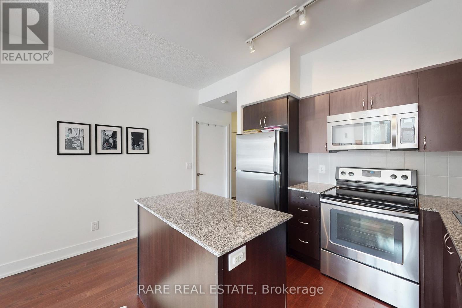 402 - 1638 Bloor Street W, Toronto, Ontario  M6P 0A6 - Photo 4 - W12462583