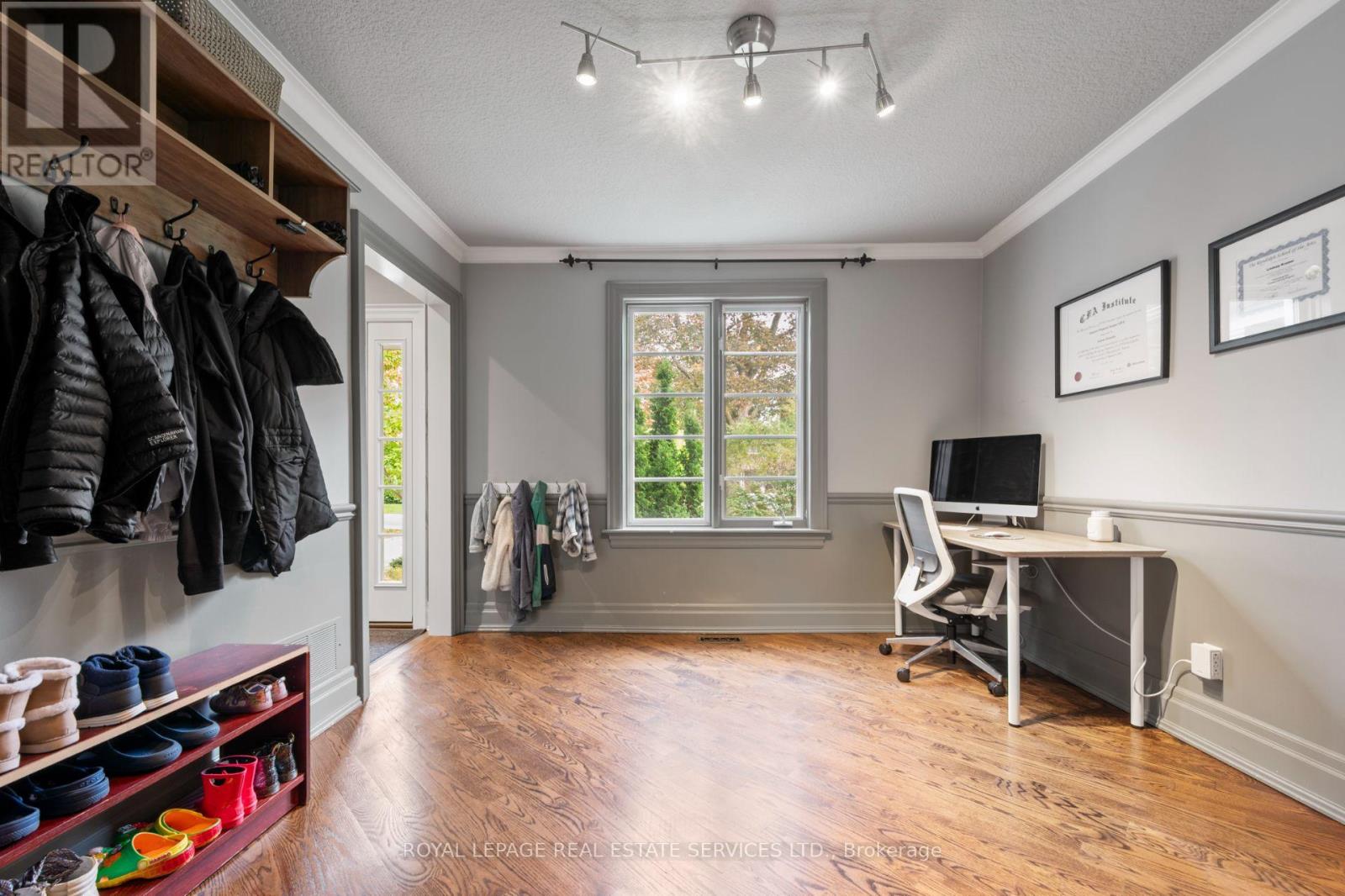 244 The Kingsway, Toronto, Ontario  M9A 3T5 - Photo 18 - W12462585
