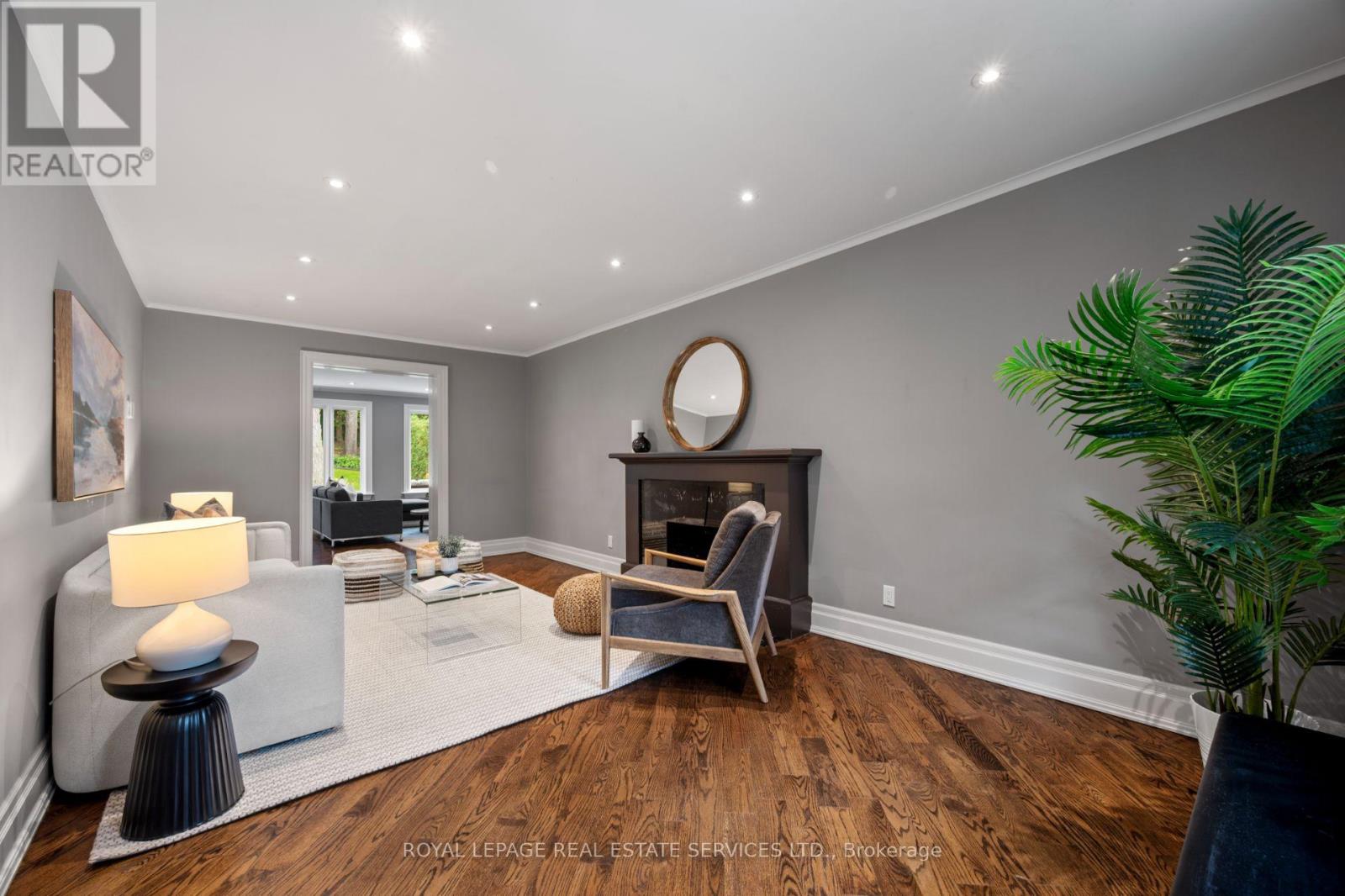 244 The Kingsway, Toronto, Ontario  M9A 3T5 - Photo 3 - W12462585
