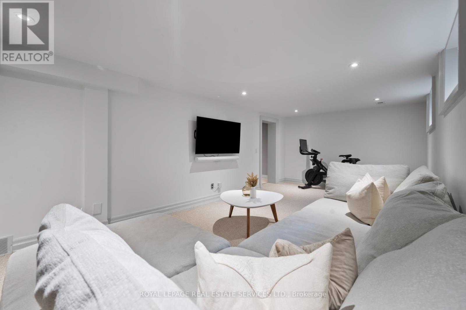 244 The Kingsway, Toronto, Ontario  M9A 3T5 - Photo 35 - W12462585