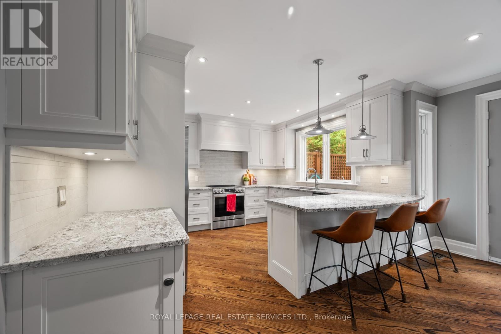 244 The Kingsway, Toronto, Ontario  M9A 3T5 - Photo 7 - W12462585