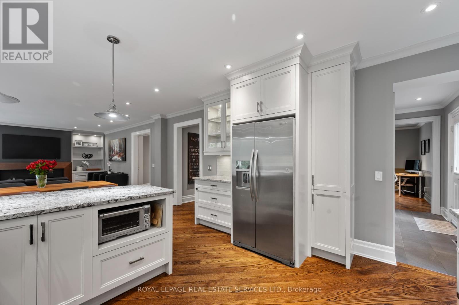 244 The Kingsway, Toronto, Ontario  M9A 3T5 - Photo 9 - W12462585