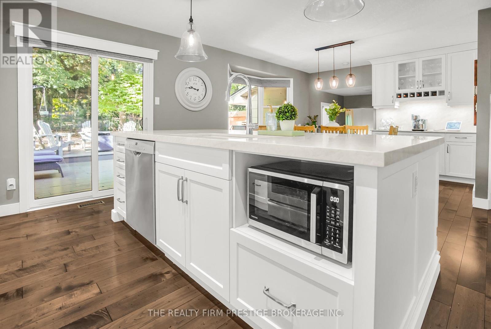 15 Rockford Crescent, London South, Ontario  N6K 3B5 - Photo 8 - X12438824