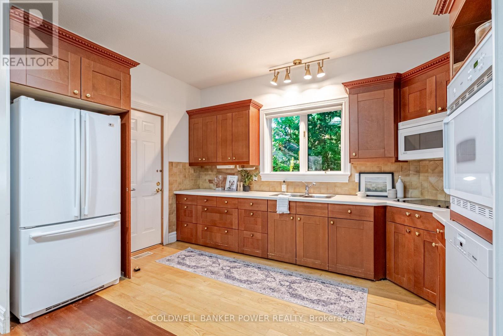 370 Hazel Avenue, London North, Ontario  N6H 3R6 - Photo 7 - X12462627