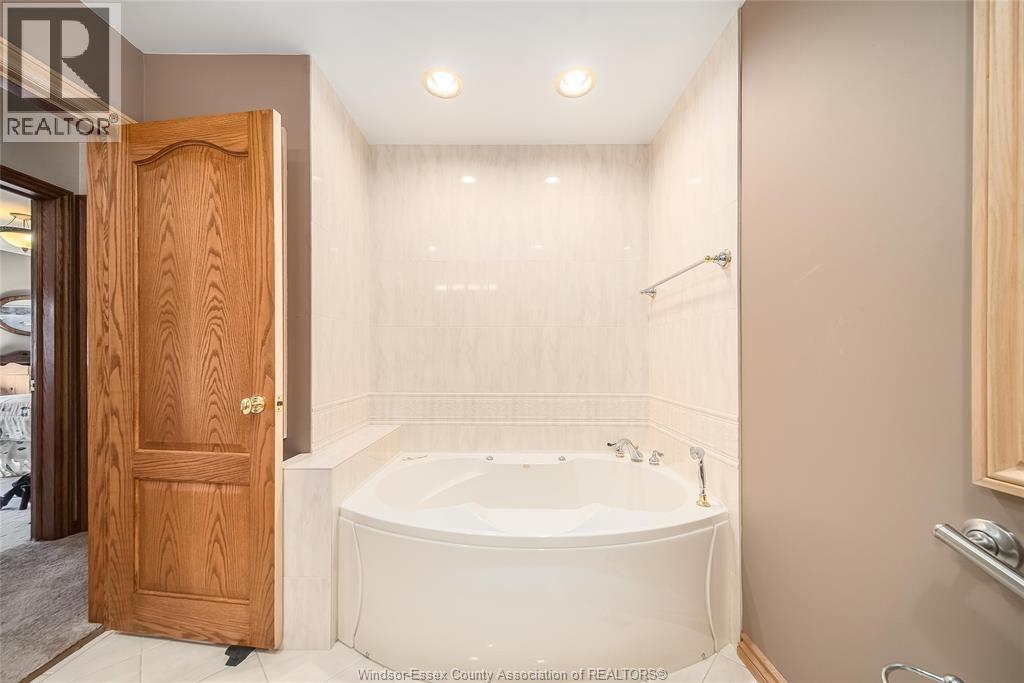 1506 Whitewood, Kingsville, Ontario  N9Y 2V9 - Photo 32 - 25025859