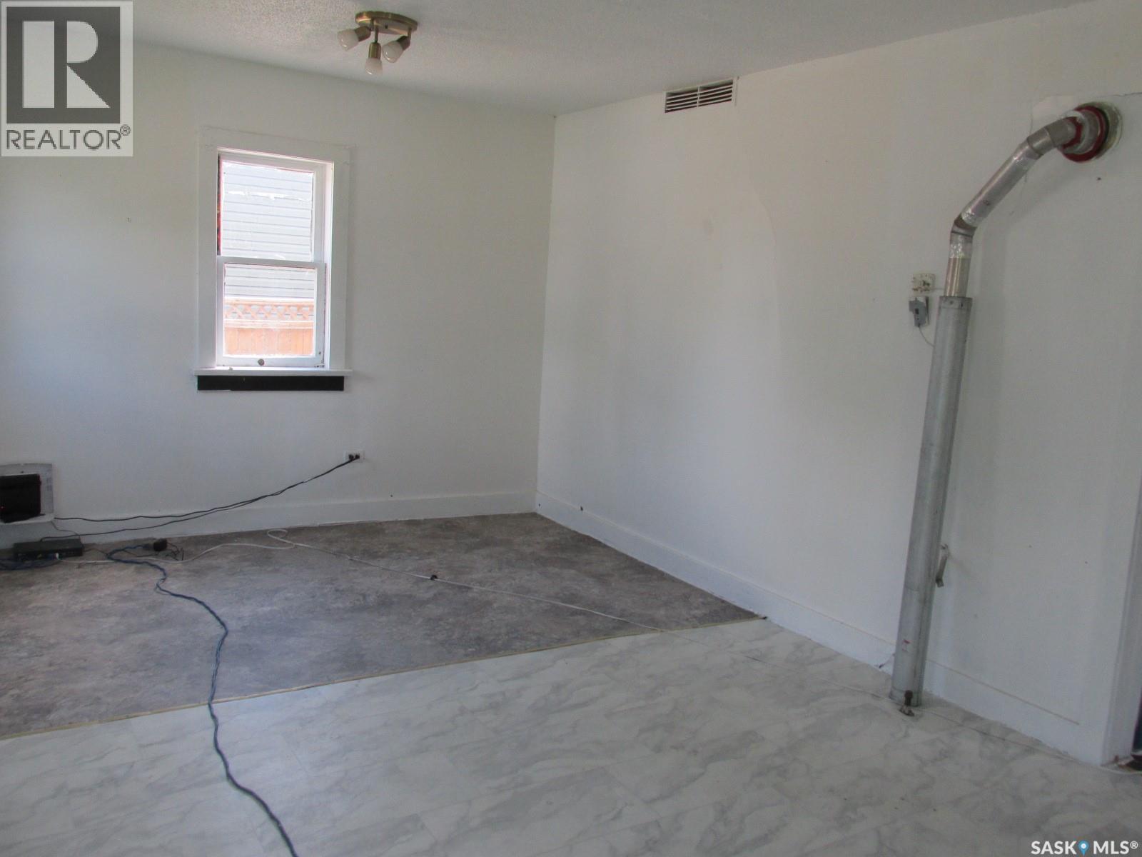 710 9th Avenue W, Nipawin, Saskatchewan  S0E 1E0 - Photo 11 - SK012905