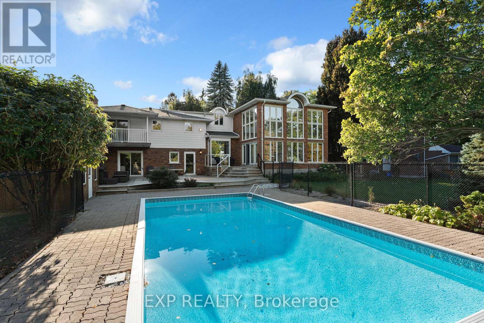 887 Montgomery Drive, Hamilton, Ontario  L9G 3H6 - Photo 4 - X12462527