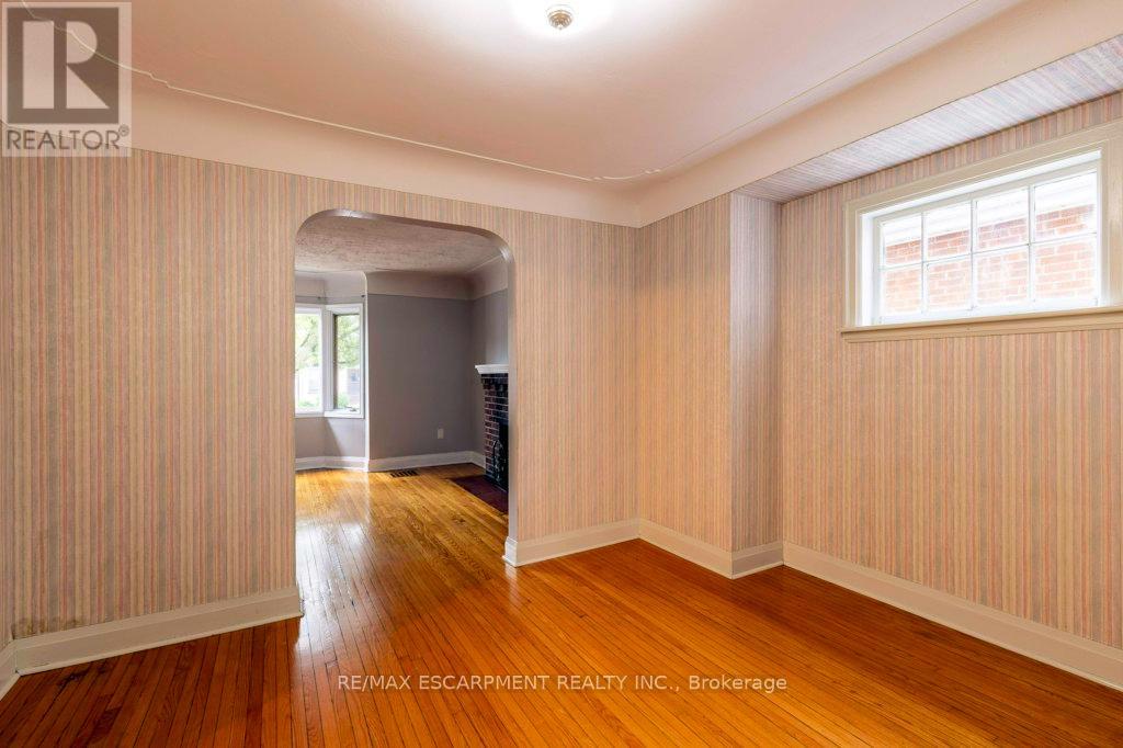 144 Whitney Avenue, Hamilton, Ontario  L8S 2G7 - Photo 10 - X12462533