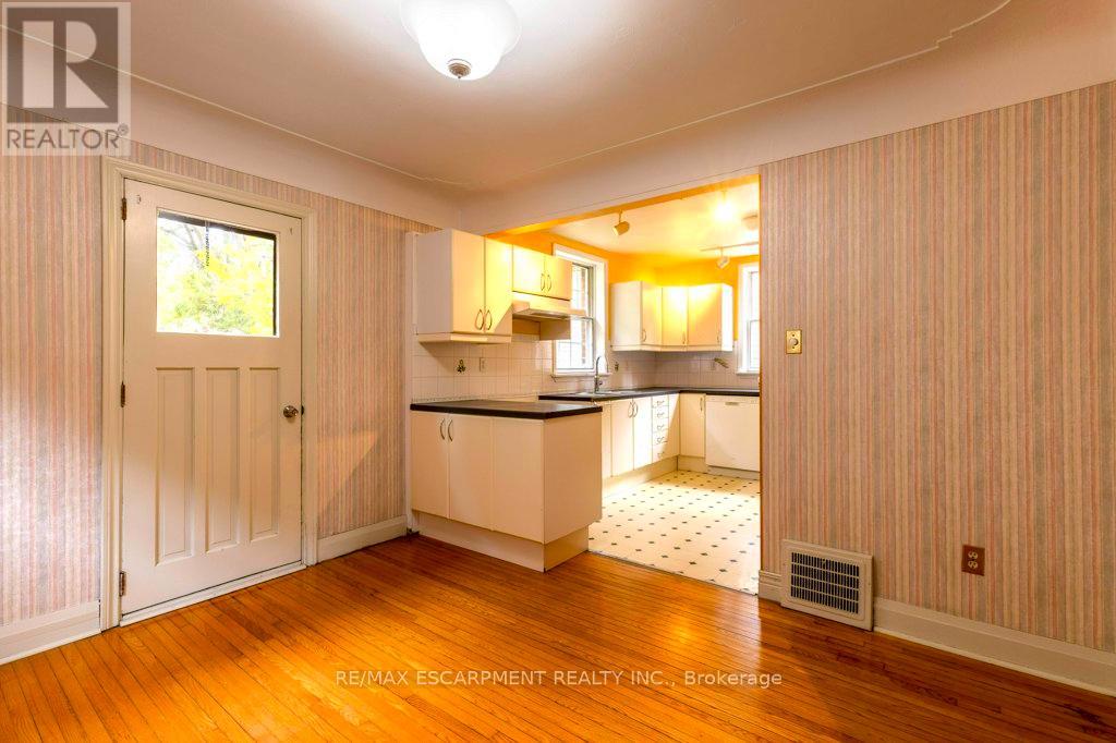 144 Whitney Avenue, Hamilton, Ontario  L8S 2G7 - Photo 12 - X12462533