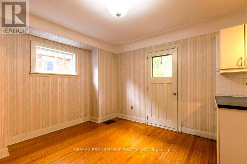 144 Whitney Avenue, Hamilton, Ontario  L8S 2G7 - Photo 13 - X12462533