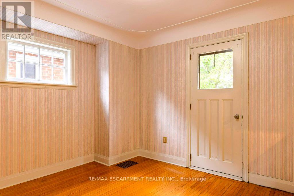 144 Whitney Avenue, Hamilton, Ontario  L8S 2G7 - Photo 14 - X12462533
