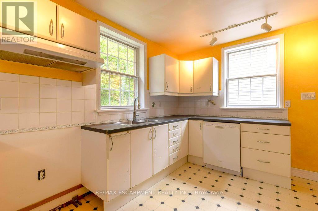144 Whitney Avenue, Hamilton, Ontario  L8S 2G7 - Photo 17 - X12462533
