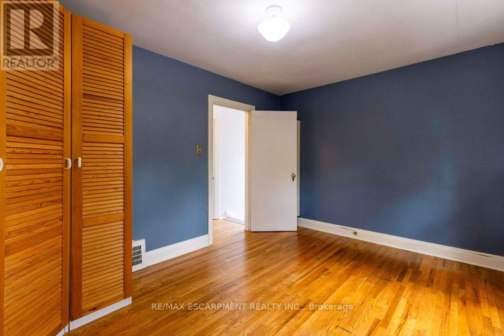 144 Whitney Avenue, Hamilton, Ontario  L8S 2G7 - Photo 25 - X12462533