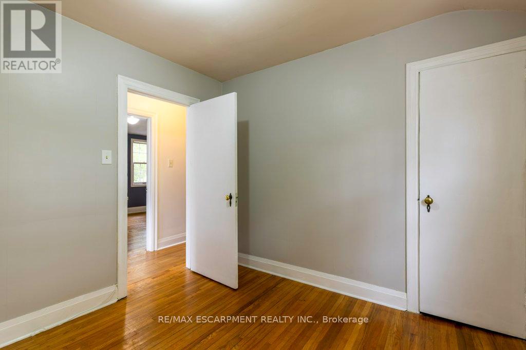144 Whitney Avenue, Hamilton, Ontario  L8S 2G7 - Photo 27 - X12462533