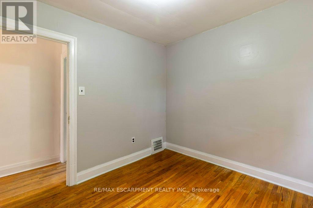 144 Whitney Avenue, Hamilton, Ontario  L8S 2G7 - Photo 29 - X12462533
