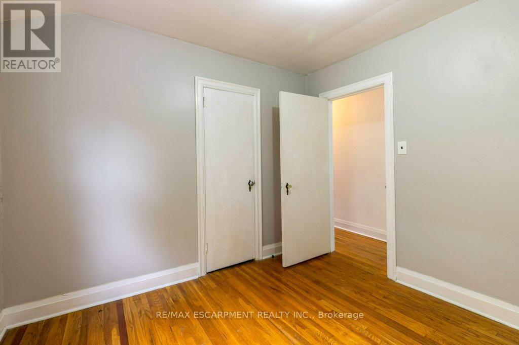 144 Whitney Avenue, Hamilton, Ontario  L8S 2G7 - Photo 30 - X12462533