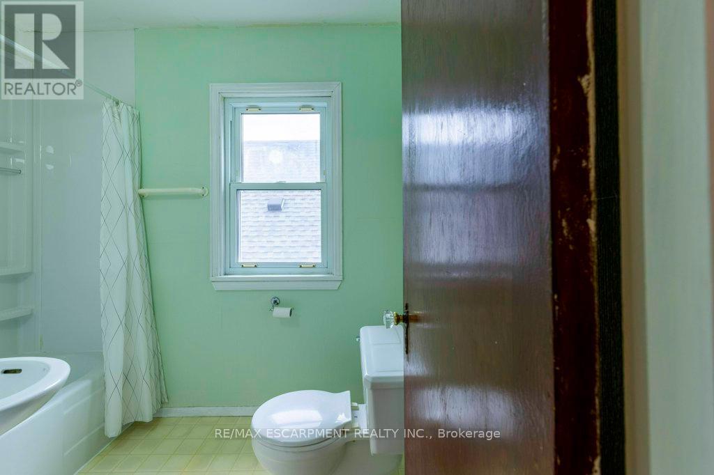 144 Whitney Avenue, Hamilton, Ontario  L8S 2G7 - Photo 31 - X12462533