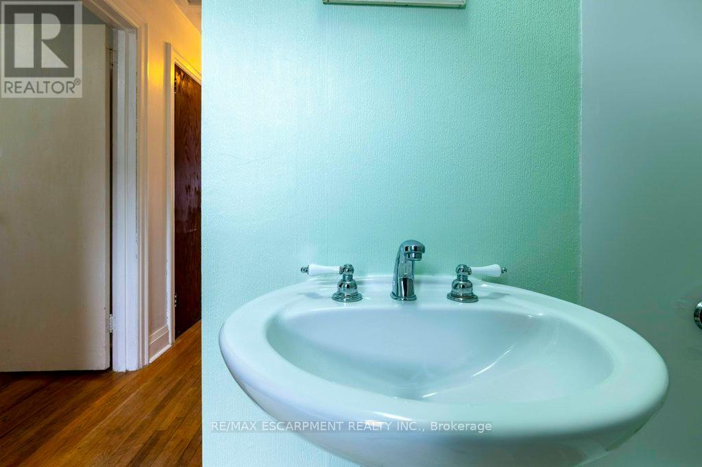 144 Whitney Avenue, Hamilton, Ontario  L8S 2G7 - Photo 33 - X12462533