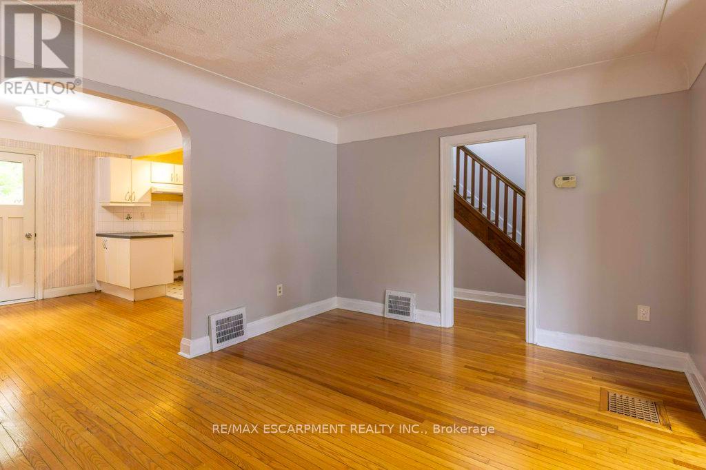 144 Whitney Avenue, Hamilton, Ontario  L8S 2G7 - Photo 8 - X12462533