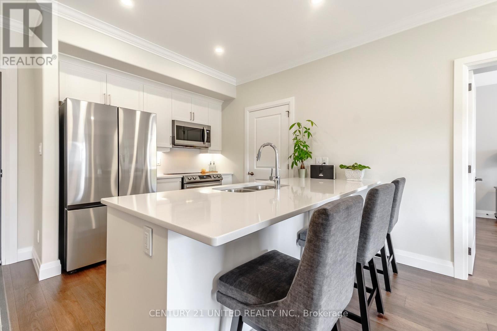 202 - 19 Hampton Lane, Selwyn, Ontario  K0L 2H0 - Photo 1 - X12421366