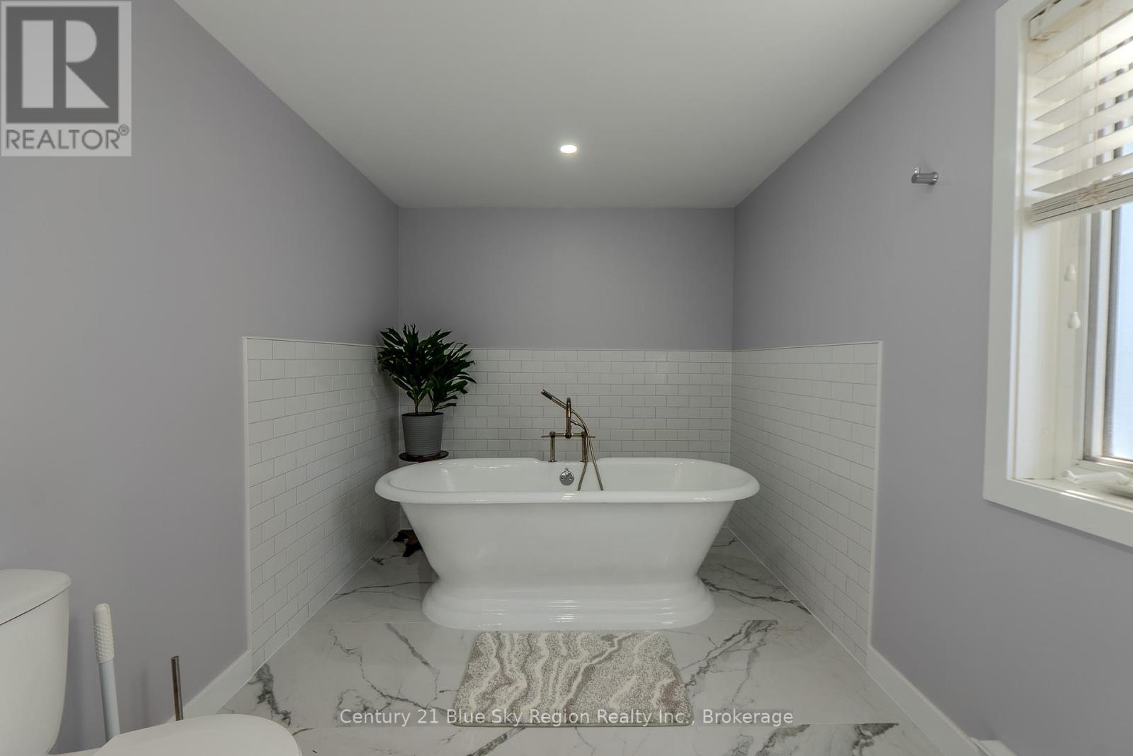 61 Third Street, West Nipissing, Ontario  P2B 3A9 - Photo 32 - X12462838