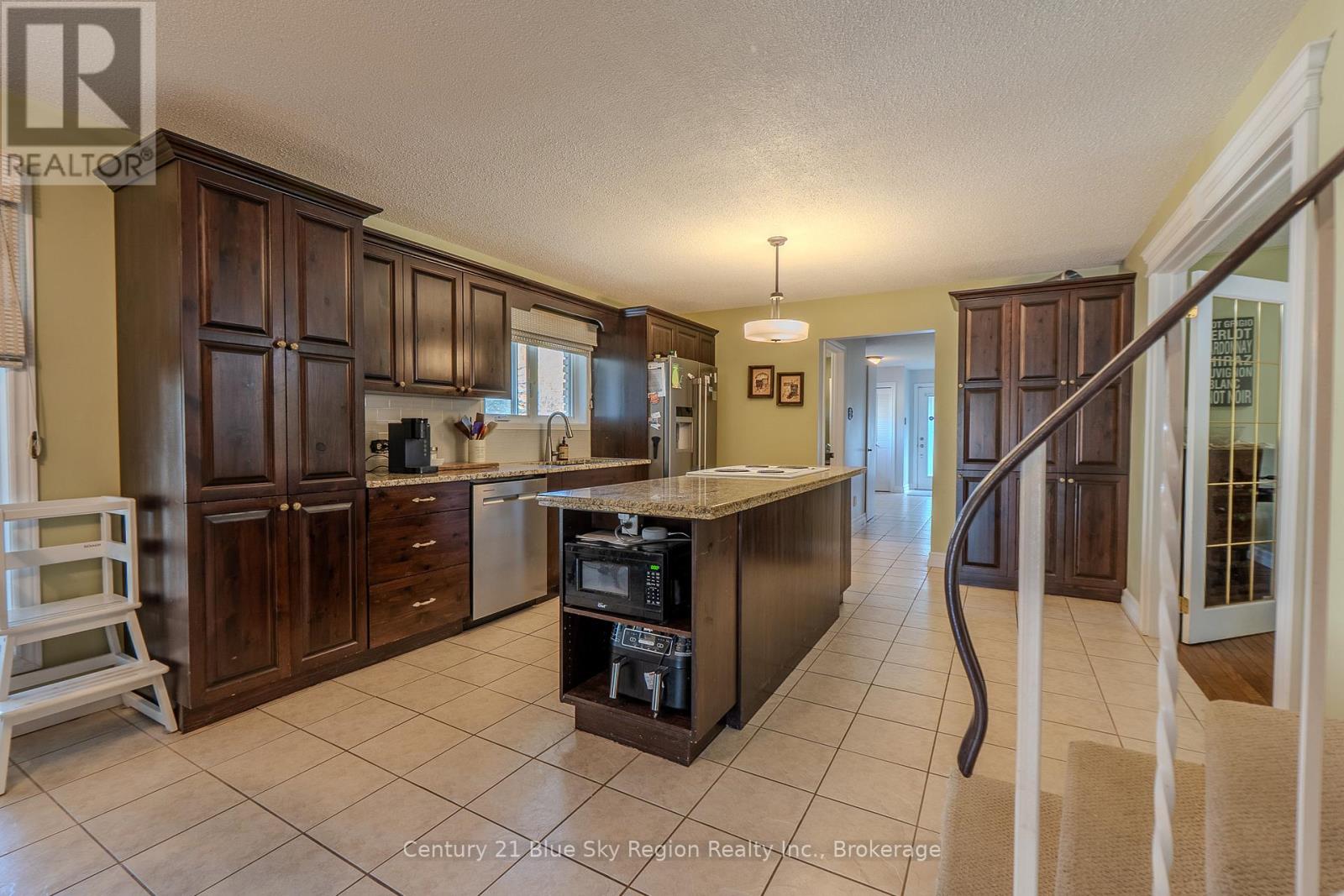 61 Third Street, West Nipissing, Ontario  P2B 3A9 - Photo 6 - X12462838