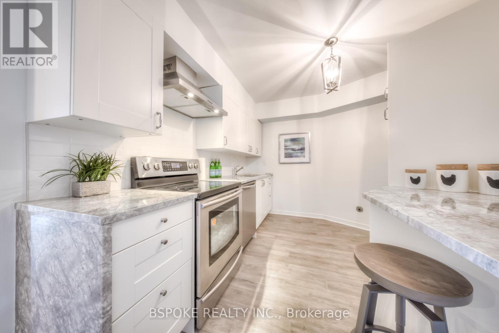 804 - 260 Queens Quay W, Toronto, Ontario  M5J 2N3 - Photo 4 - C12462649