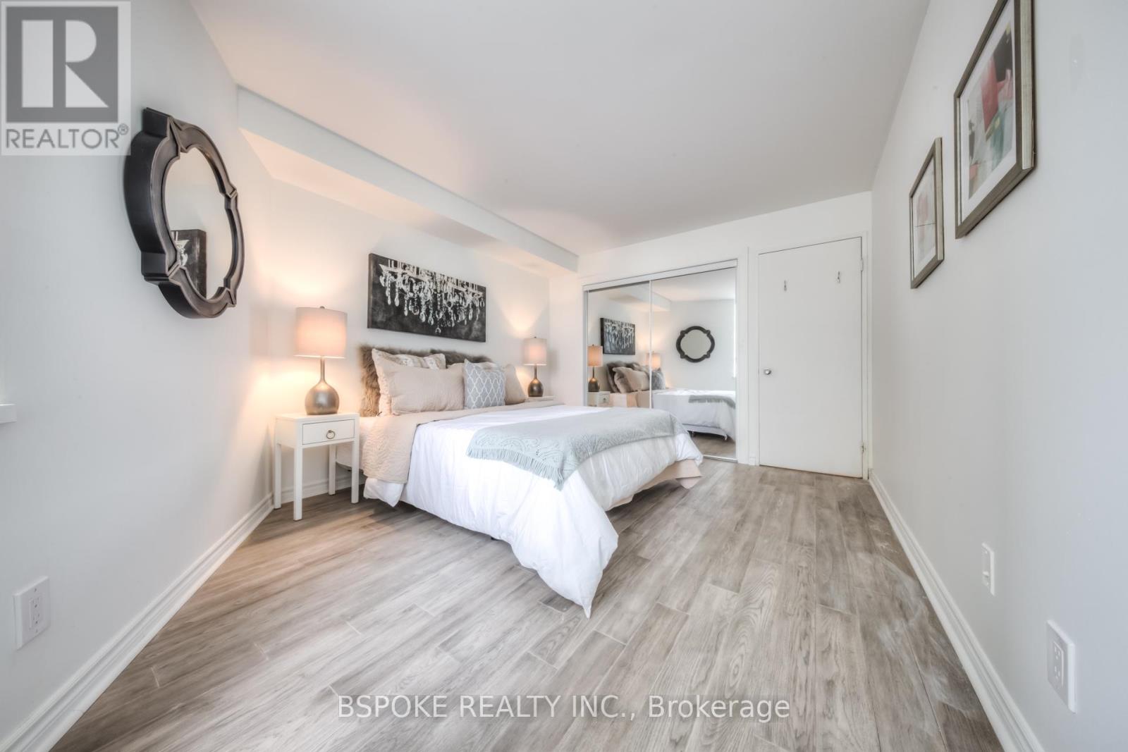 804 - 260 Queens Quay W, Toronto, Ontario  M5J 2N3 - Photo 5 - C12462649