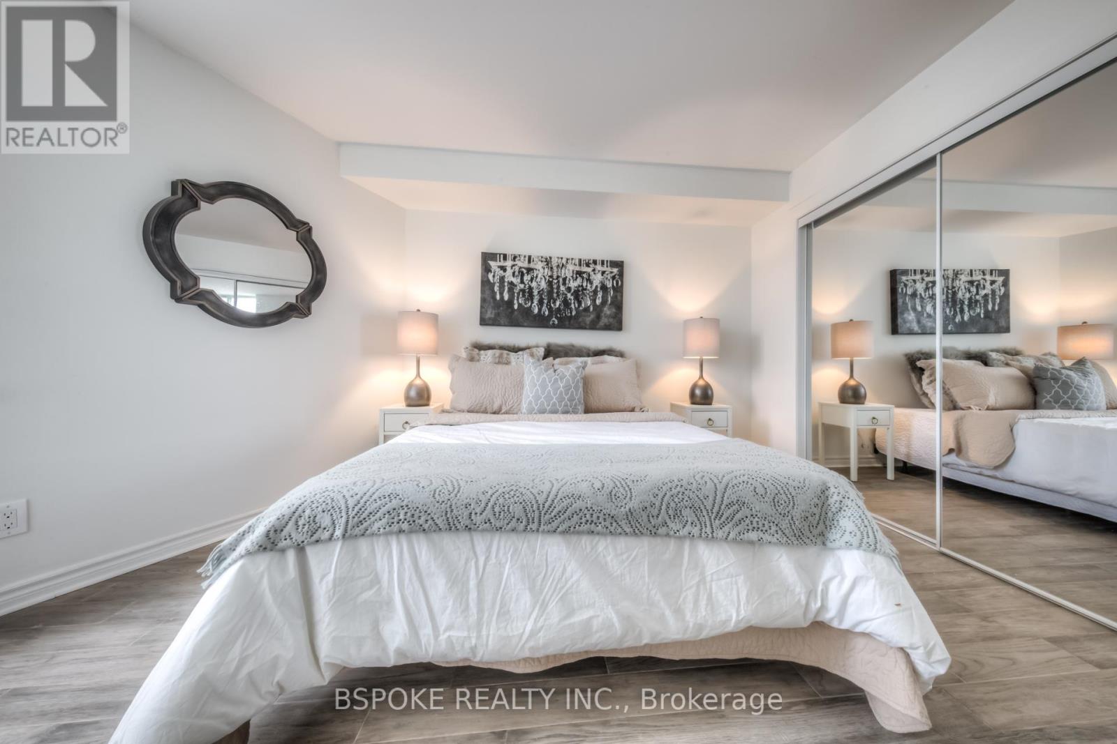 804 - 260 Queens Quay W, Toronto, Ontario  M5J 2N3 - Photo 6 - C12462649