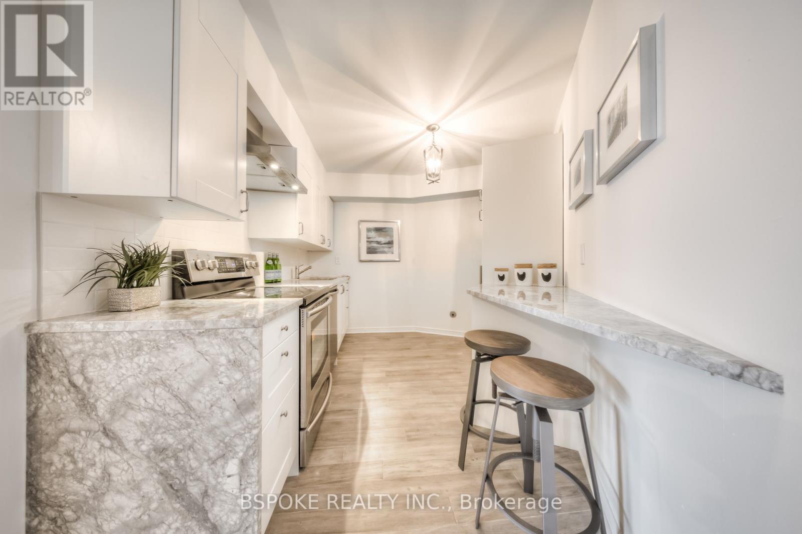 804 - 260 Queens Quay W, Toronto, Ontario  M5J 2N3 - Photo 8 - C12462649