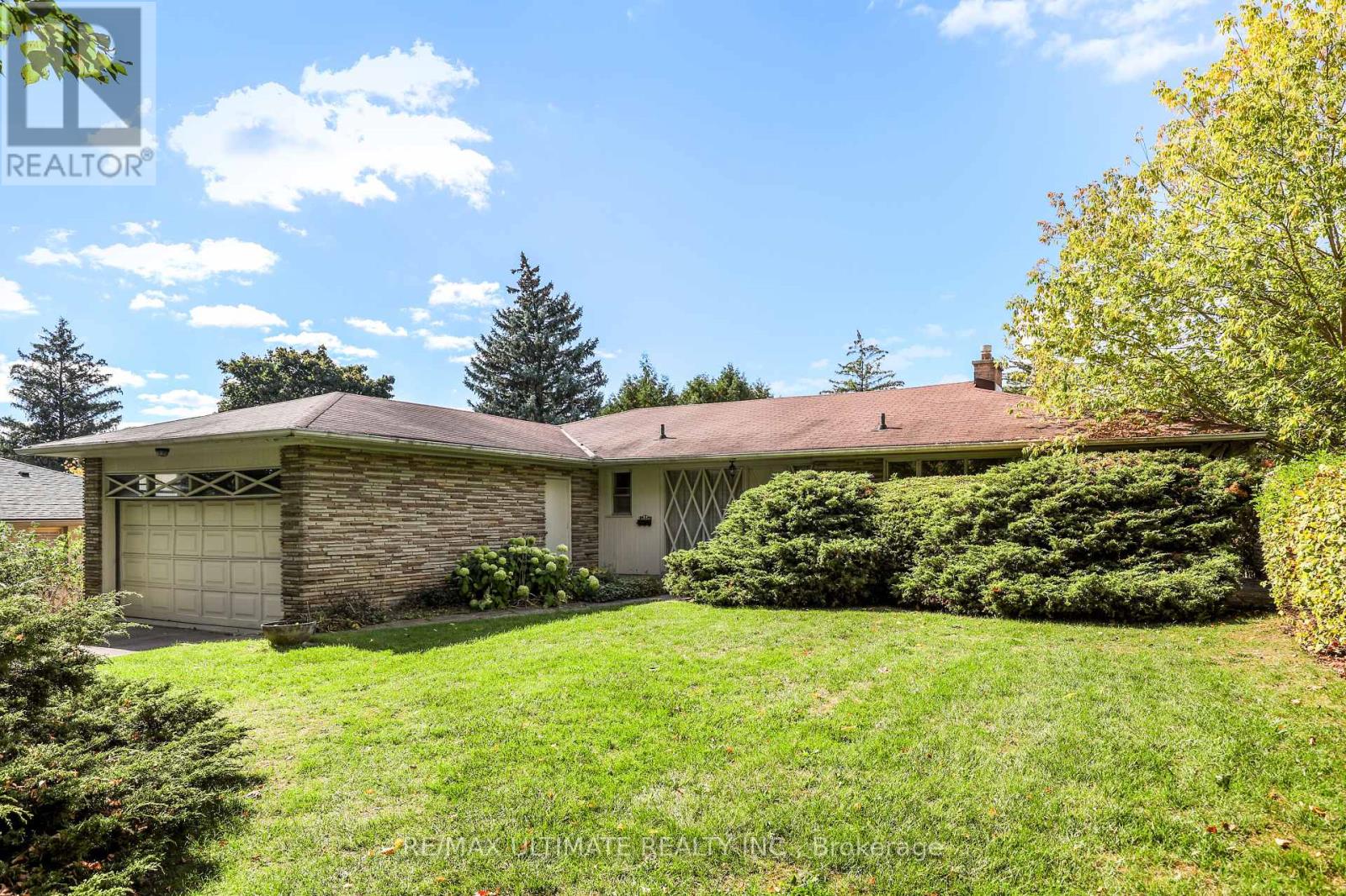 92 BANBURY ROAD, Toronto, Ontario