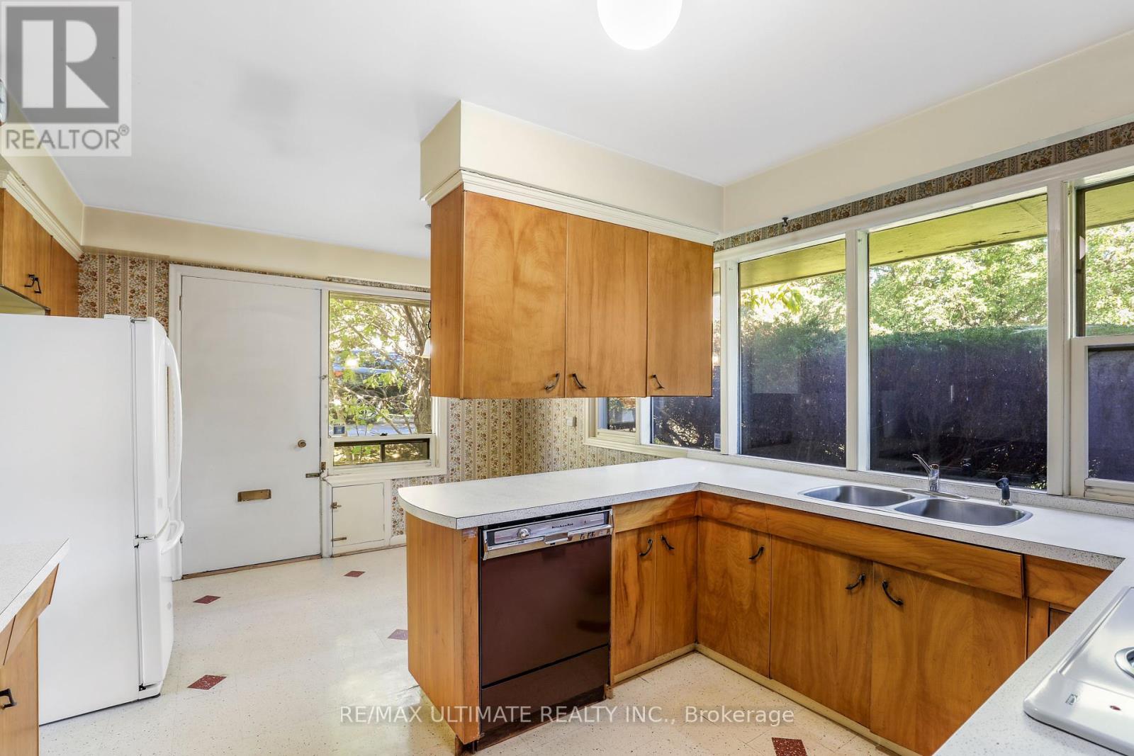 92 Banbury Road, Toronto, Ontario  M3B 2L3 - Photo 10 - C12462692