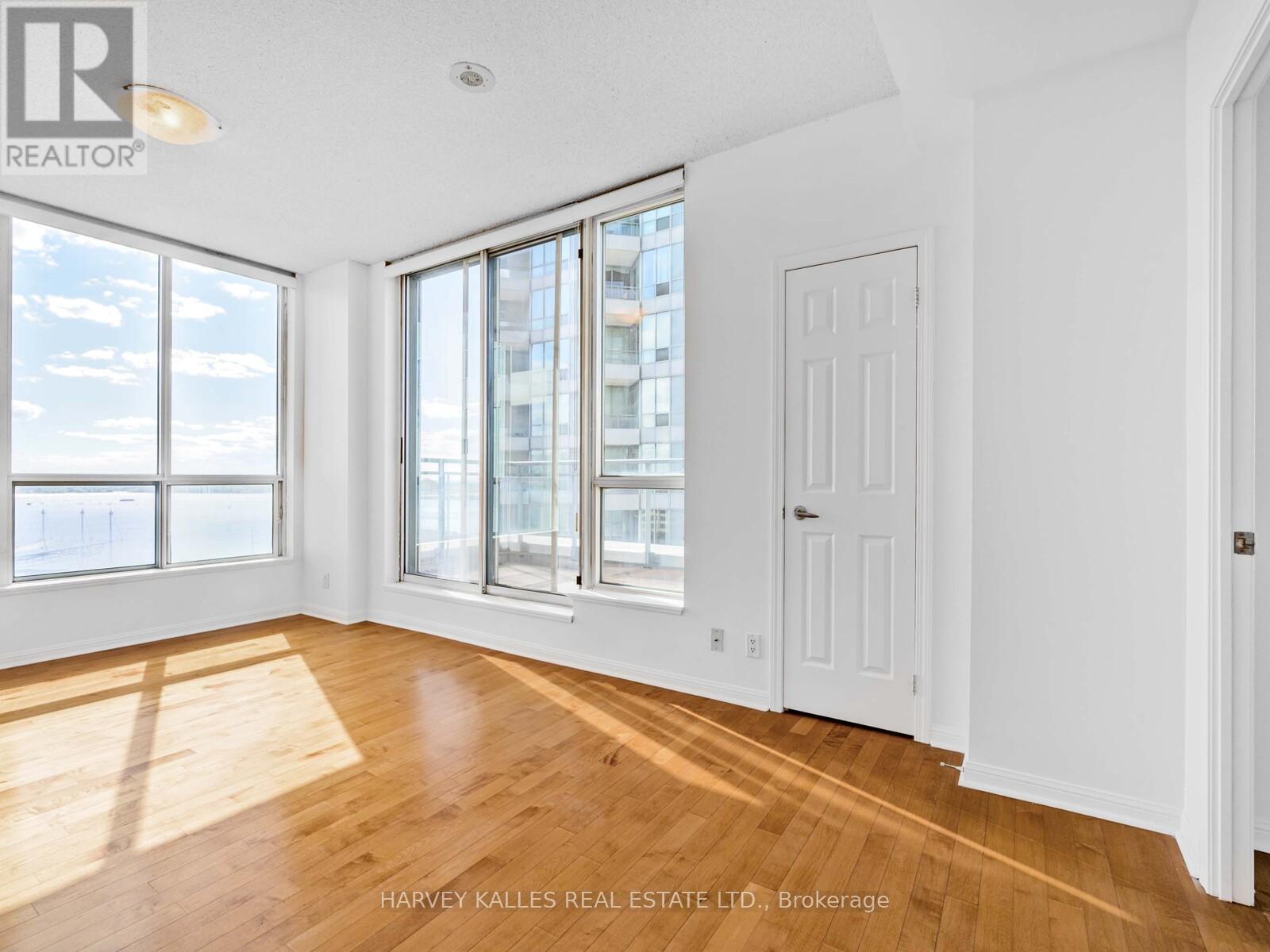1115 - 228 Queens Quay W, Toronto, Ontario  M5J 2X1 - Photo 10 - C12462699
