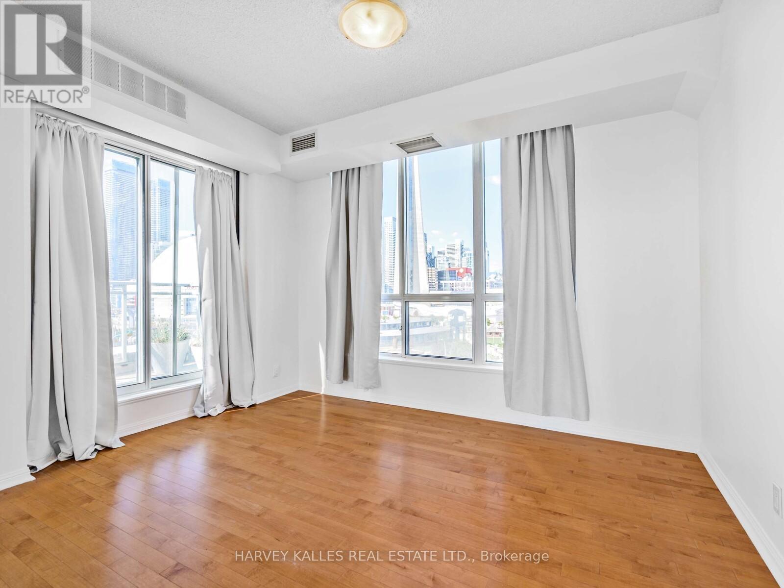 1115 - 228 Queens Quay W, Toronto, Ontario  M5J 2X1 - Photo 11 - C12462699