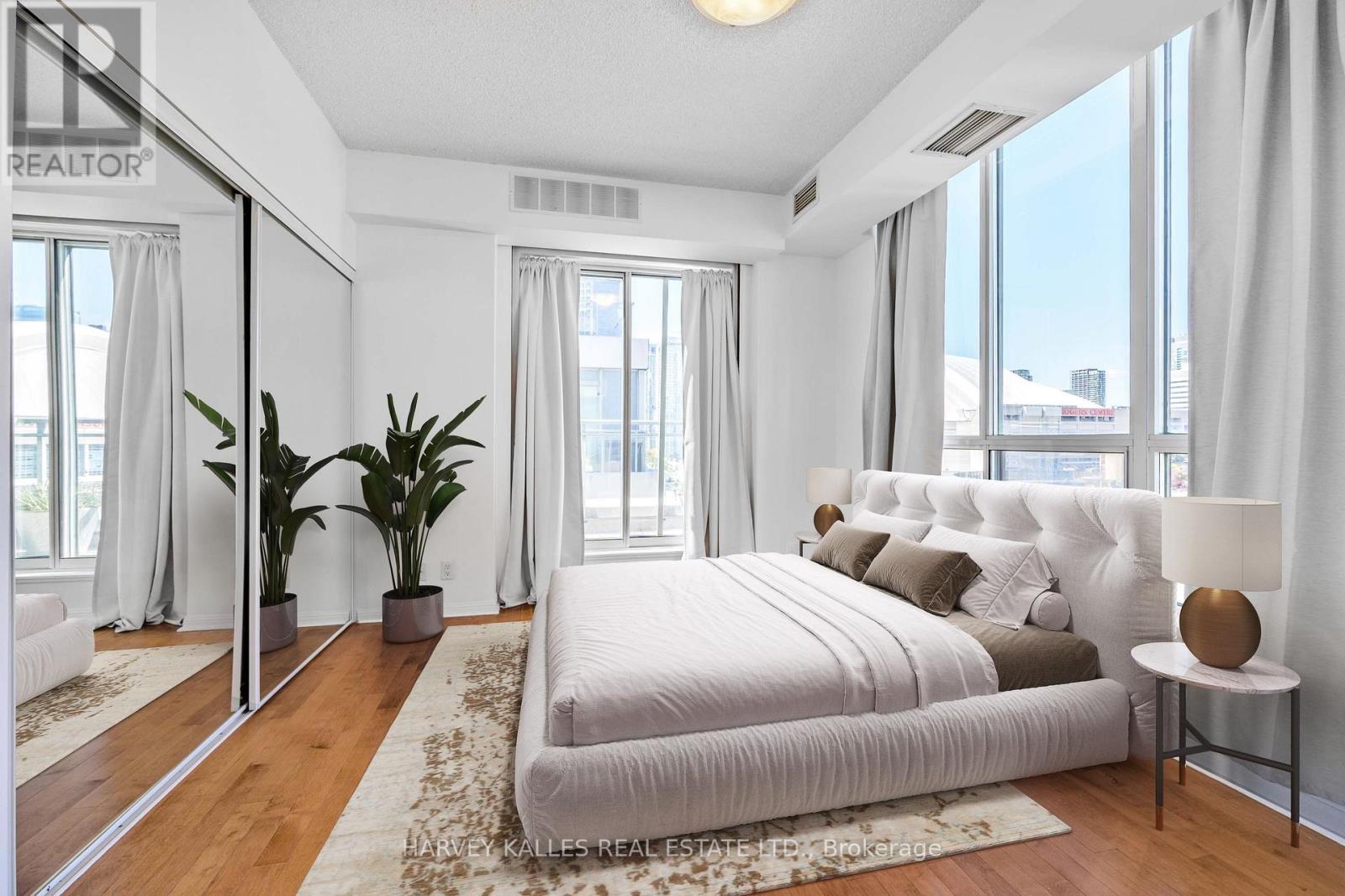 1115 - 228 Queens Quay W, Toronto, Ontario  M5J 2X1 - Photo 12 - C12462699