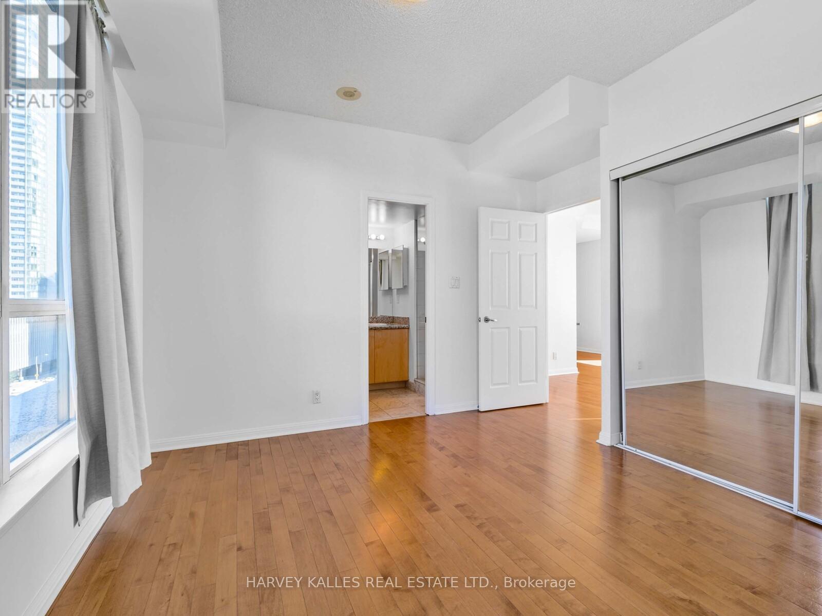 1115 - 228 Queens Quay W, Toronto, Ontario  M5J 2X1 - Photo 13 - C12462699