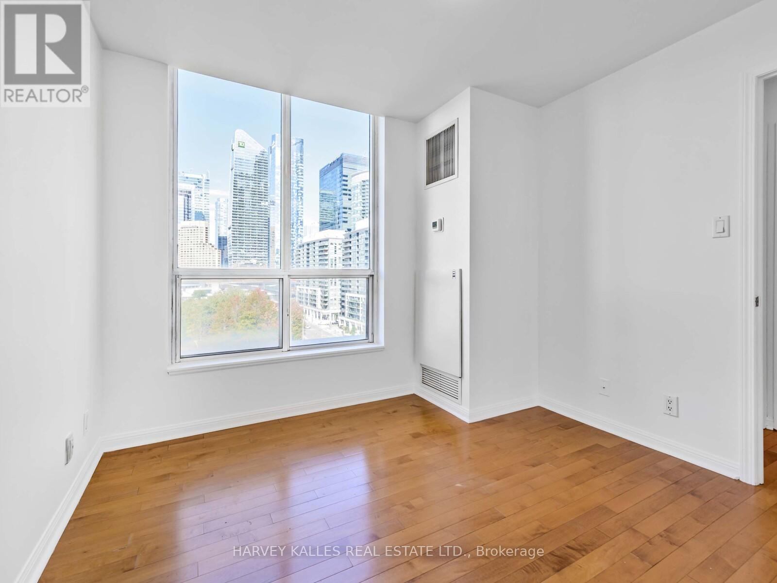 1115 - 228 Queens Quay W, Toronto, Ontario  M5J 2X1 - Photo 17 - C12462699