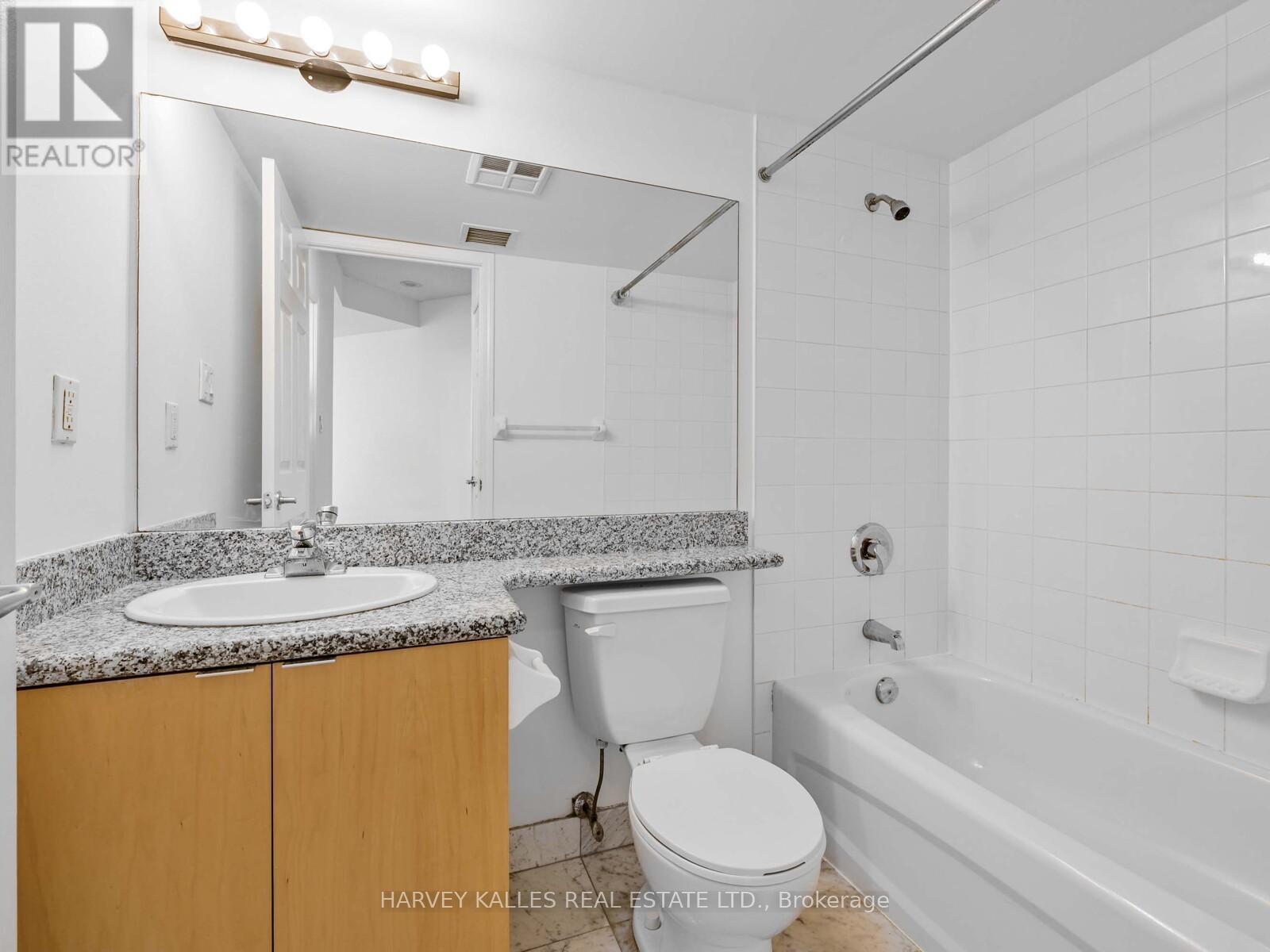 1115 - 228 Queens Quay W, Toronto, Ontario  M5J 2X1 - Photo 18 - C12462699