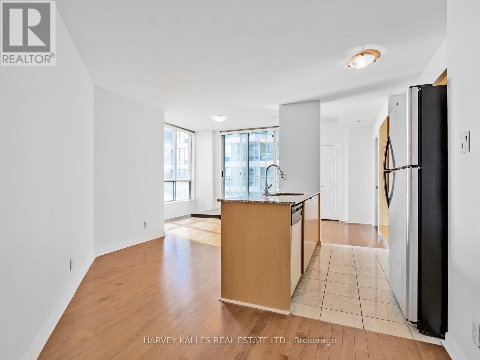 1115 - 228 Queens Quay W, Toronto, Ontario  M5J 2X1 - Photo 4 - C12462699
