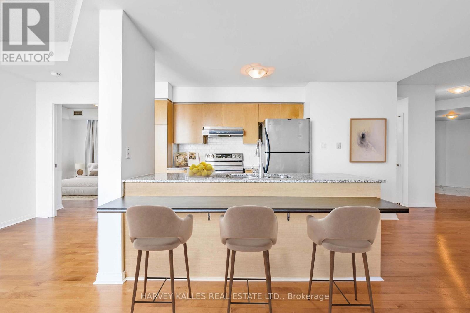 1115 - 228 Queens Quay W, Toronto, Ontario  M5J 2X1 - Photo 5 - C12462699