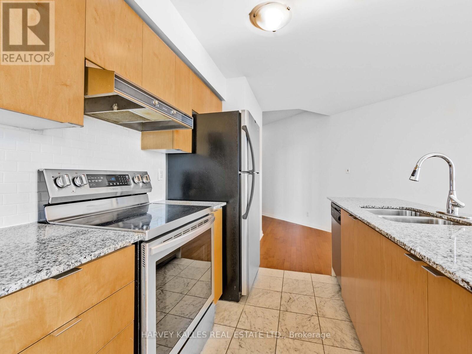 1115 - 228 Queens Quay W, Toronto, Ontario  M5J 2X1 - Photo 6 - C12462699