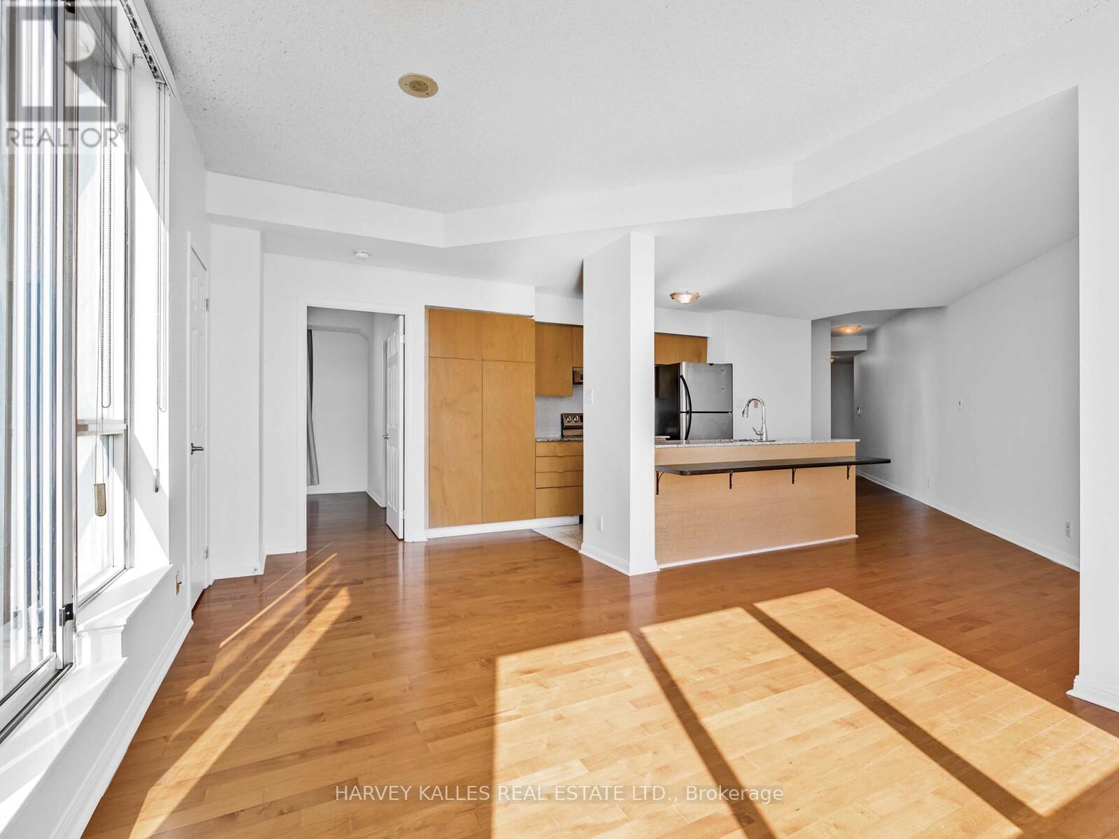 1115 - 228 Queens Quay W, Toronto, Ontario  M5J 2X1 - Photo 7 - C12462699