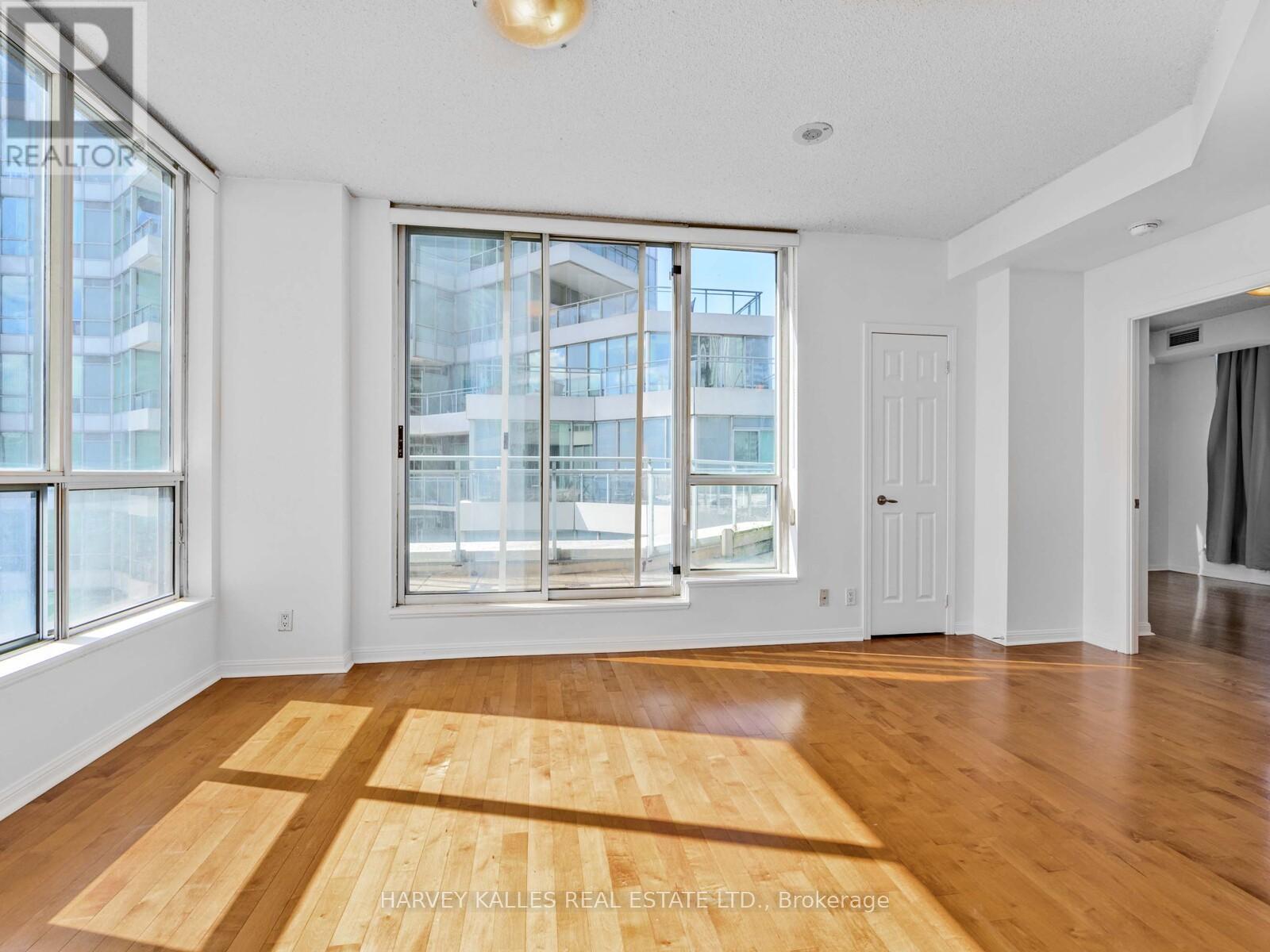 1115 - 228 Queens Quay W, Toronto, Ontario  M5J 2X1 - Photo 8 - C12462699