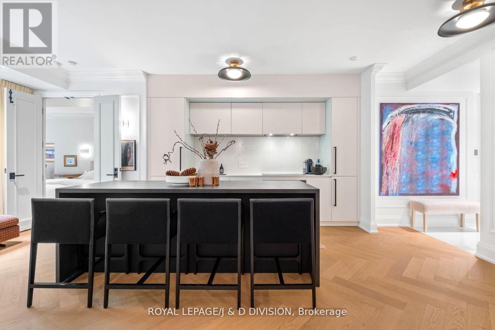 301 - 20 SCRIVENER SQUARE, Toronto, Ontario