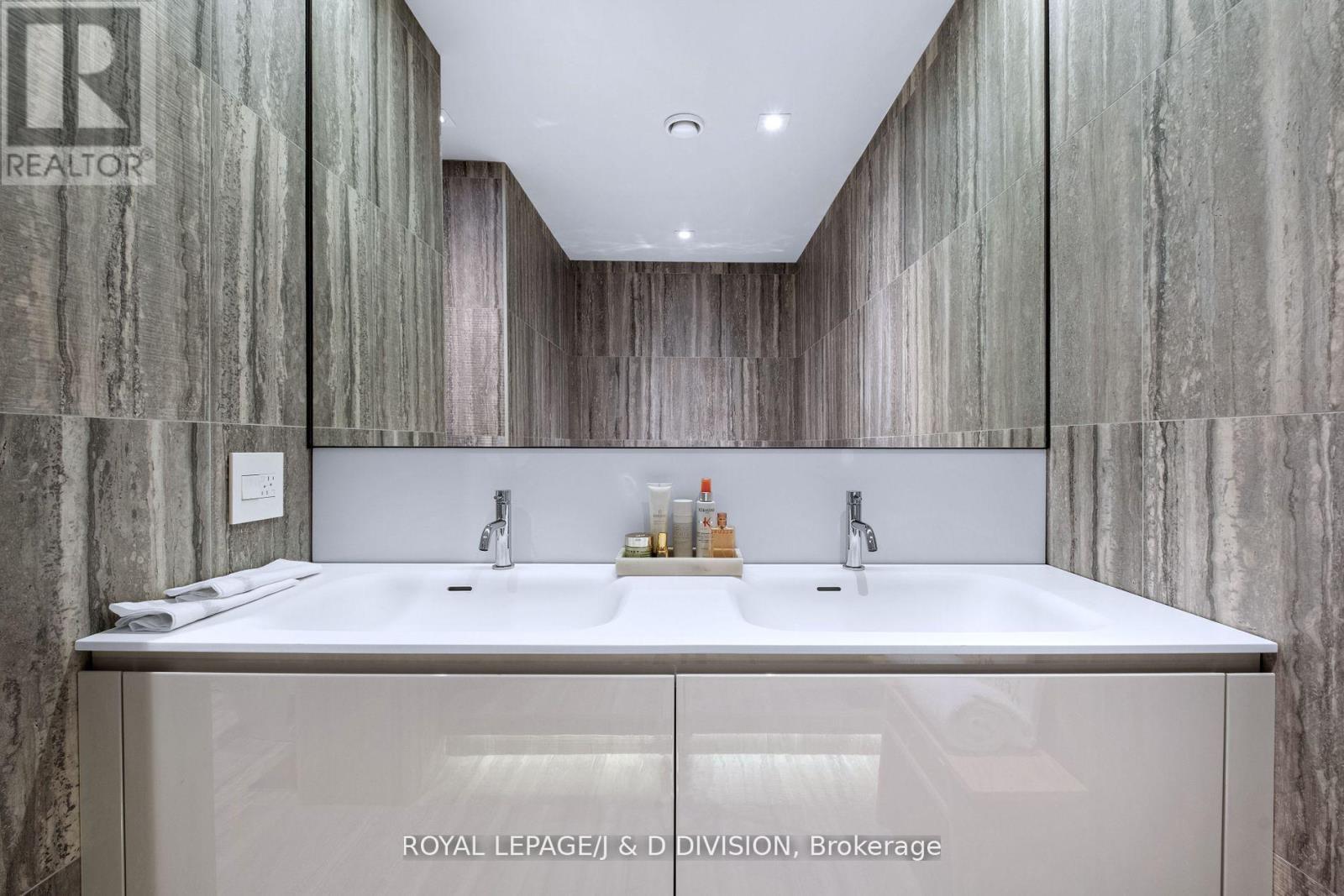 301 - 20 Scrivener Square, Toronto, Ontario  M4W 3X9 - Photo 32 - C12462730