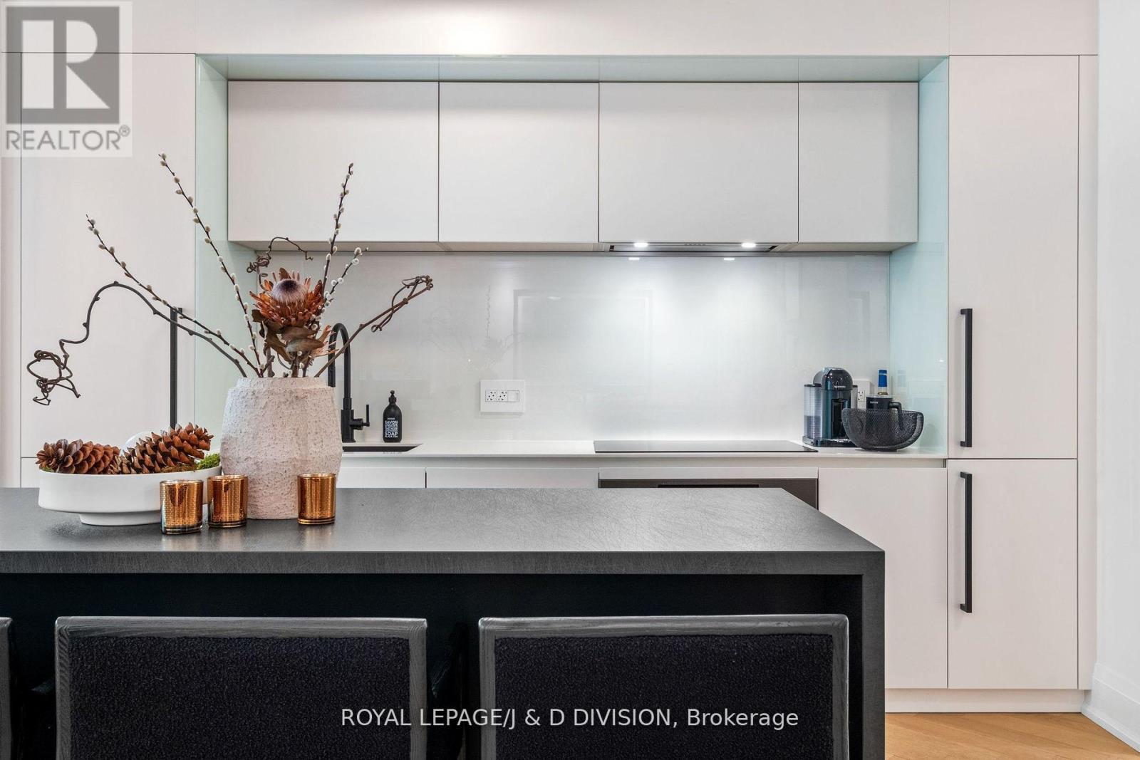 301 - 20 Scrivener Square, Toronto, Ontario  M4W 3X9 - Photo 9 - C12462730