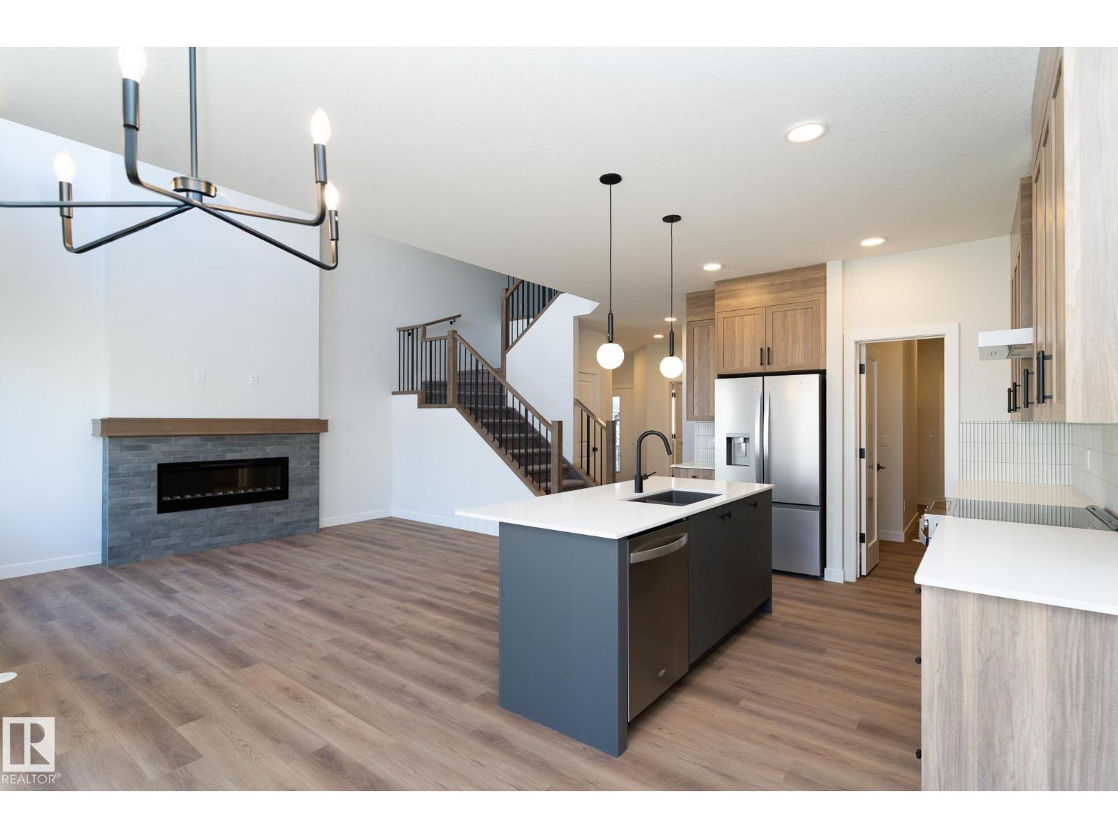 2504 158 ST SW, Edmonton, Alberta