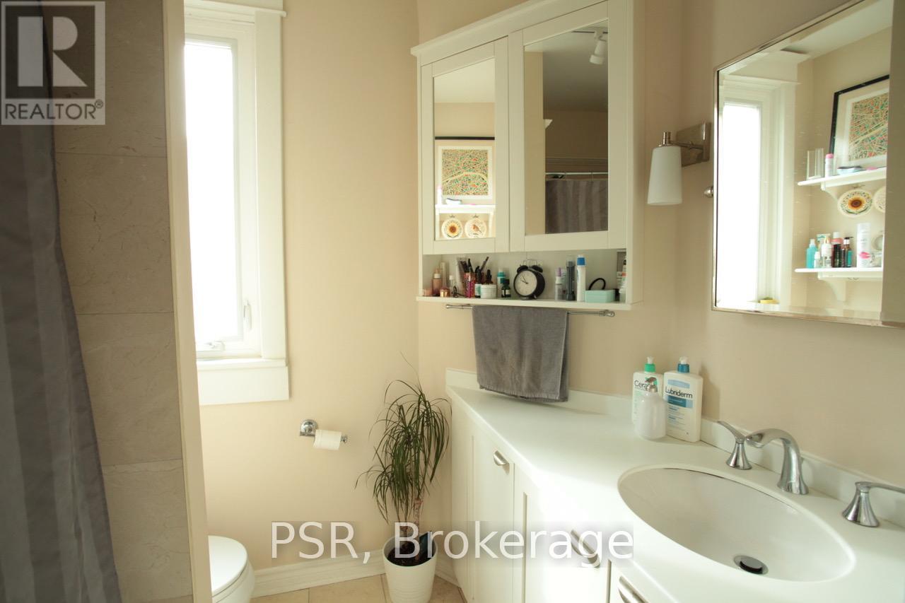 993 Logan Avenue, Toronto, Ontario  M4K 3E6 - Photo 10 - E12462622